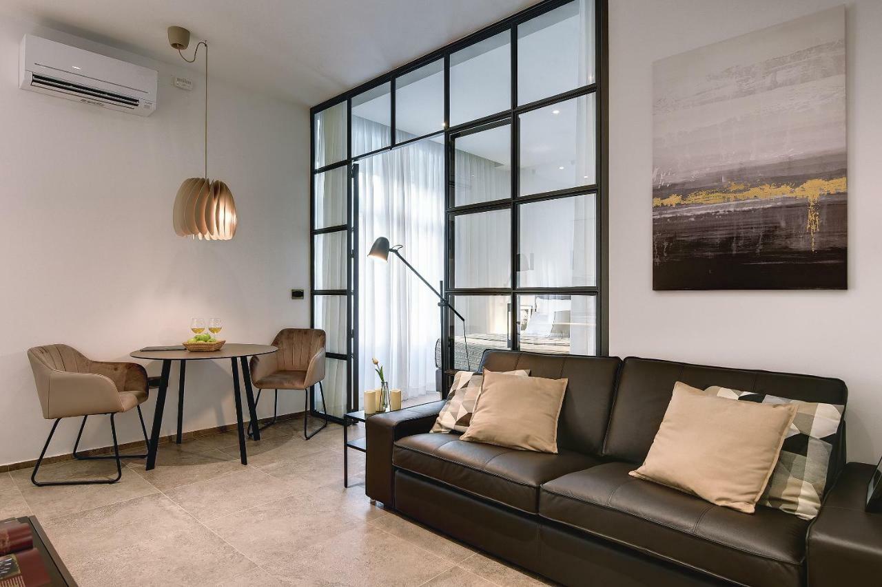 Apartment Lifestyle *